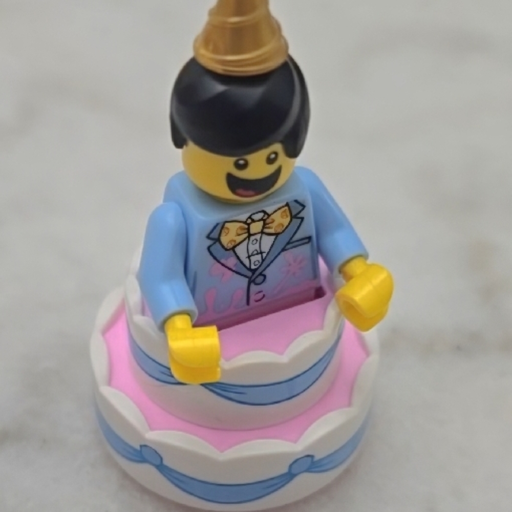 LEGO Birthday Cake Guy with Stand: Series 18 Collectible Minifig 71021 - Picture 2 of 12